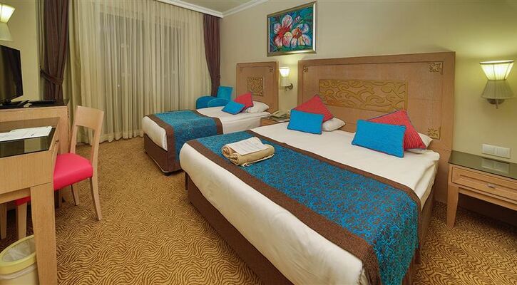 Crystal Deluxe Resort & Spa