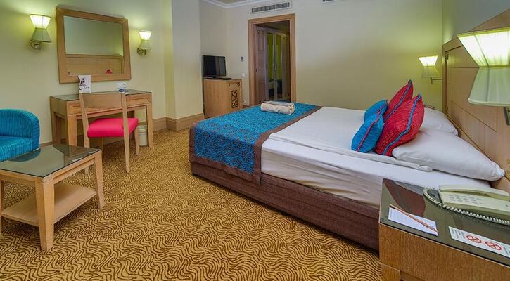 Crystal Deluxe Resort & Spa