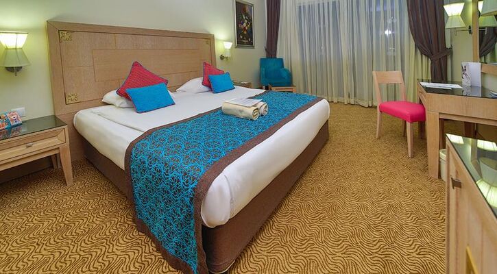 Crystal Deluxe Resort & Spa