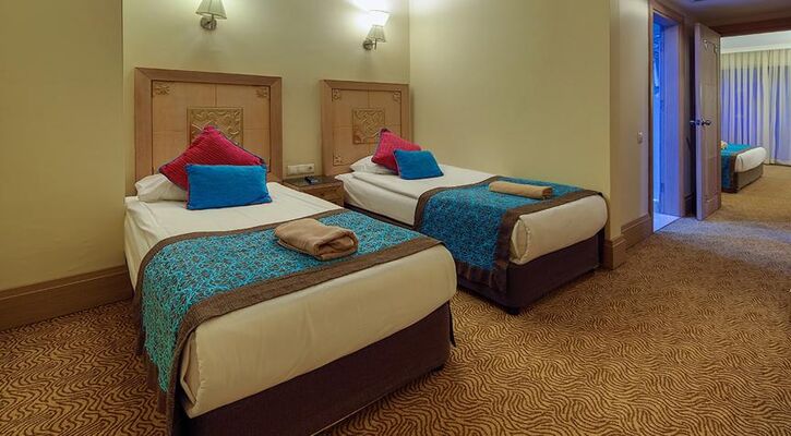 Crystal Deluxe Resort & Spa