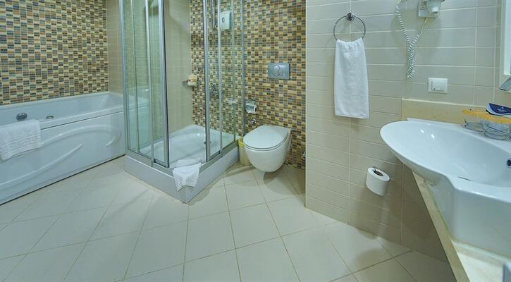 Crystal Deluxe Resort & Spa