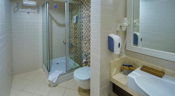 Crystal Deluxe Resort & Spa