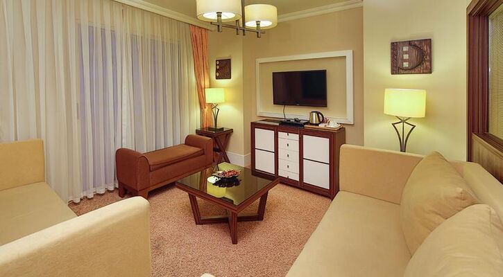 Crystal Deluxe Resort & Spa