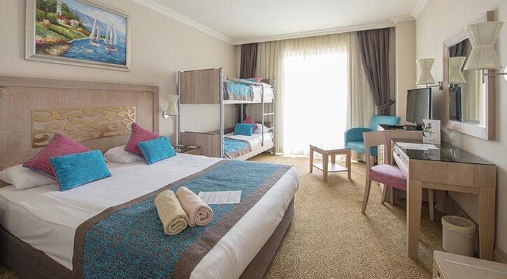 Crystal Deluxe Resort & Spa