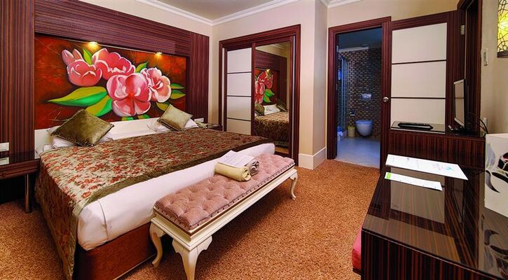 Crystal Deluxe Resort & Spa