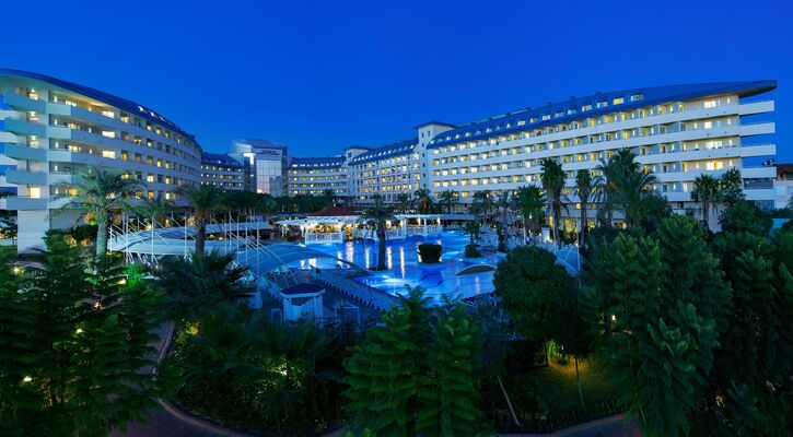 Crystal Admiral Resort Suites & Spa