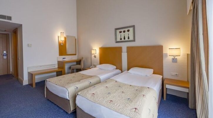 Crystal Admiral Resort Suites & Spa