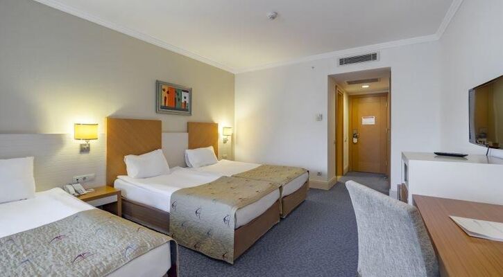 Crystal Admiral Resort Suites & Spa