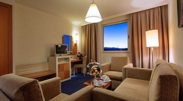 Crystal Admiral Resort Suites & Spa