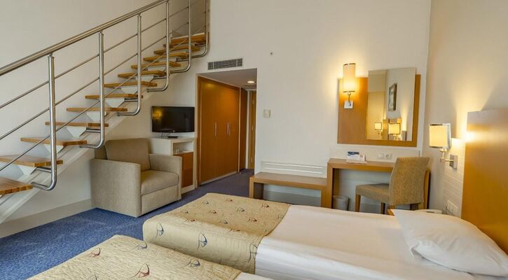 Crystal Admiral Resort Suites & Spa