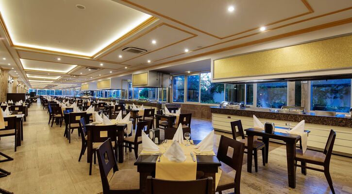 Crystal Admiral Resort Suites & Spa