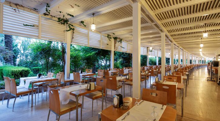 Crystal Admiral Resort Suites & Spa