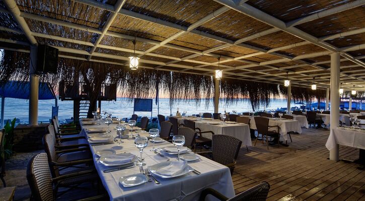 Crystal Admiral Resort Suites & Spa