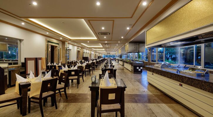 Crystal Admiral Resort Suites & Spa