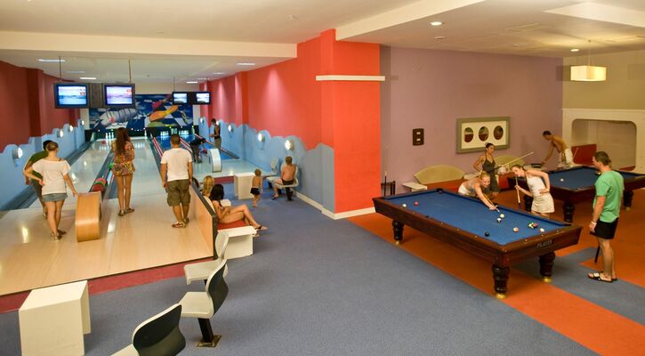 Crystal Admiral Resort Suites & Spa