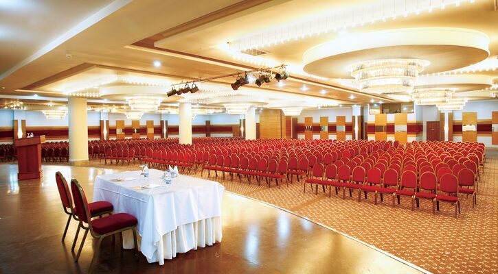 Crystal Admiral Resort Suites & Spa