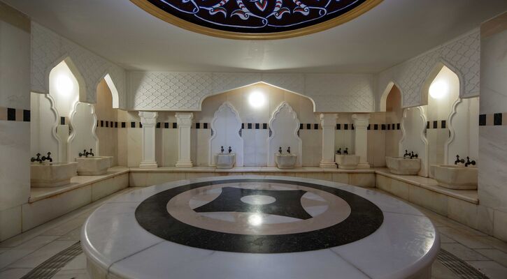 Crystal Admiral Resort Suites & Spa