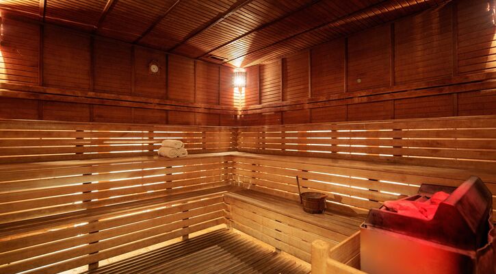 Crystal Admiral Resort Suites & Spa