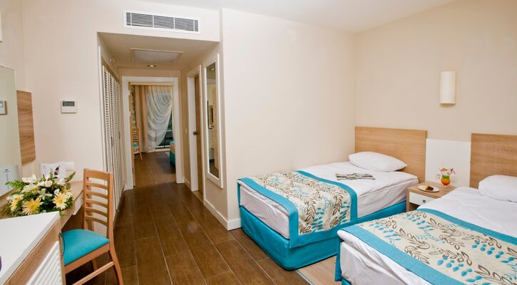 Crystal Sunrise Queen Luxury Resort & Spa