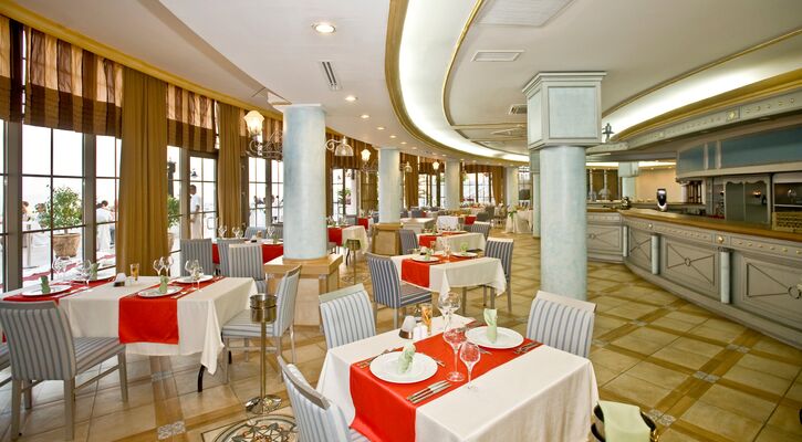 Crystal Sunrise Queen Luxury Resort & Spa
