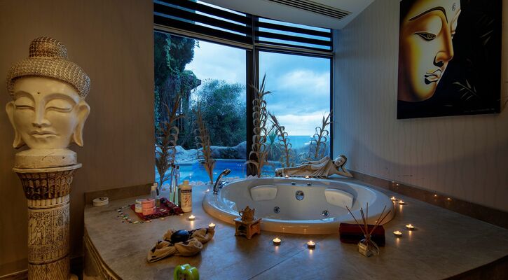 Crystal Sunrise Queen Luxury Resort & Spa