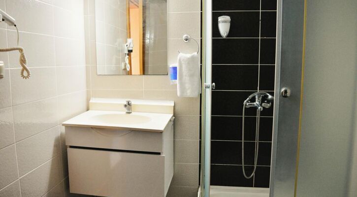 Monna Roza Garden Resort Hotel