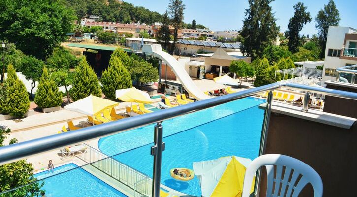 Monna Roza Garden Resort Hotel