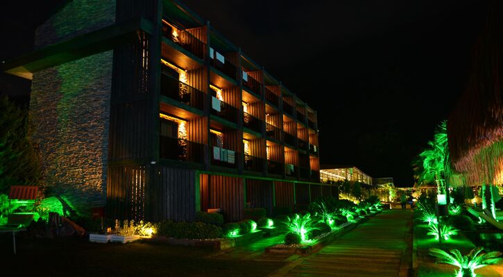 Manaspark Deluxe Hotel