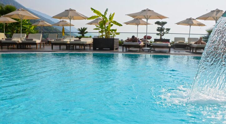 Manaspark Deluxe Hotel