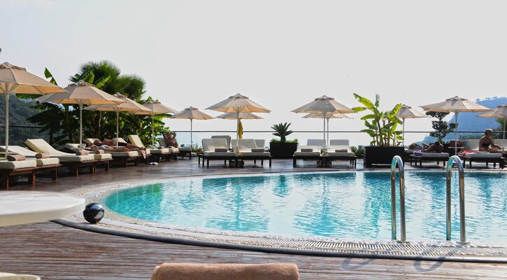 Manaspark Deluxe Hotel