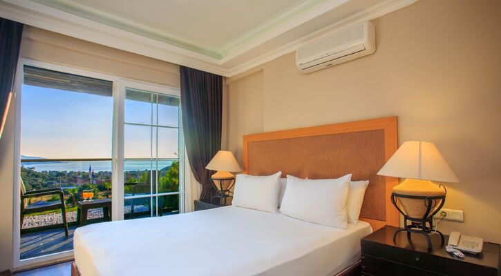 Manaspark Deluxe Hotel