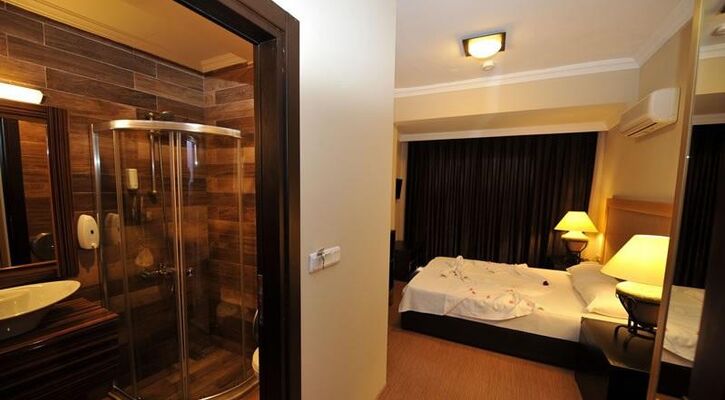 Manaspark Deluxe Hotel