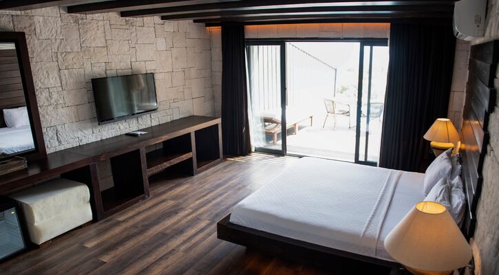 Manaspark Deluxe Hotel