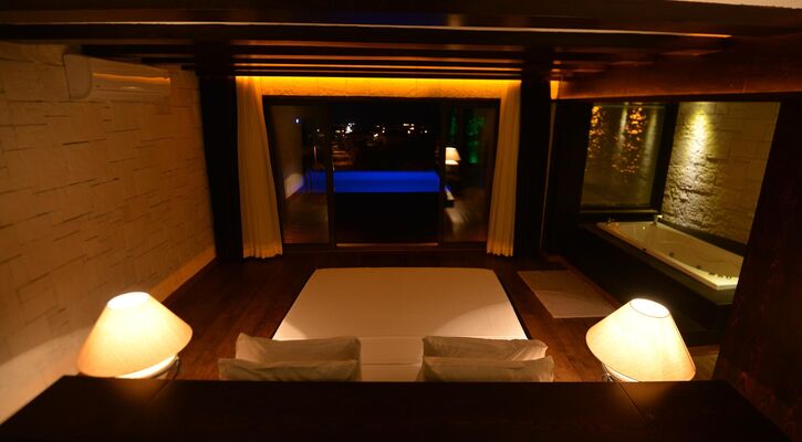 Manaspark Deluxe Hotel