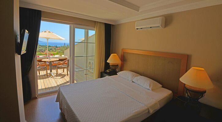 Manaspark Deluxe Hotel