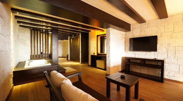 Manaspark Deluxe Hotel