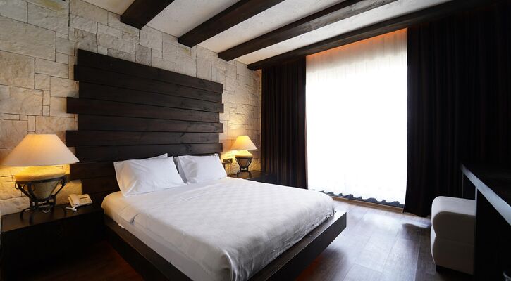 Manaspark Deluxe Hotel
