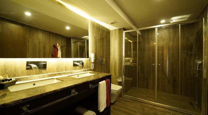 Manaspark Deluxe Hotel