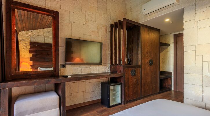 Manaspark Deluxe Hotel