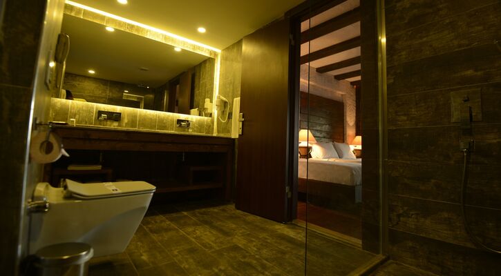 Manaspark Deluxe Hotel