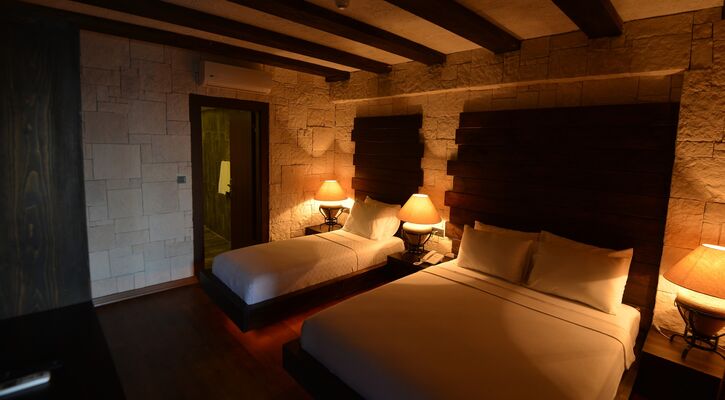 Manaspark Deluxe Hotel