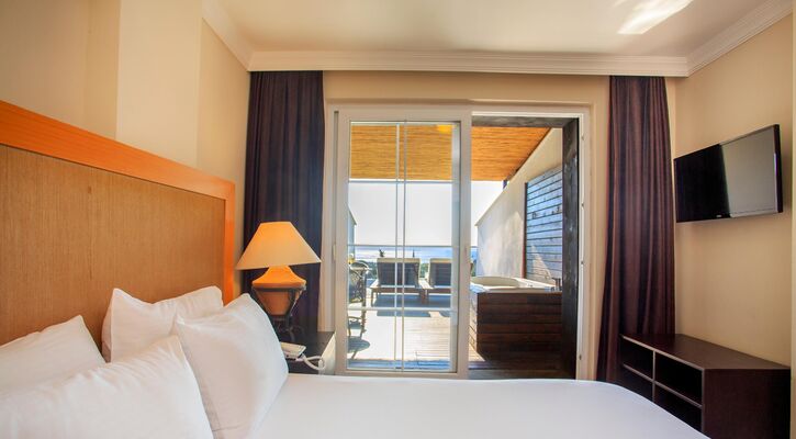 Manaspark Deluxe Hotel