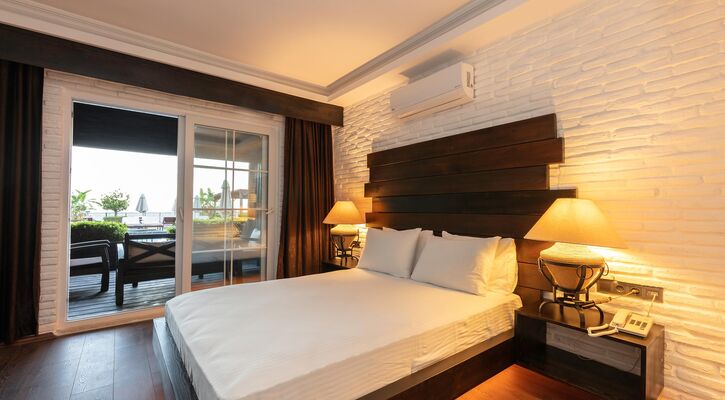 Manaspark Deluxe Hotel