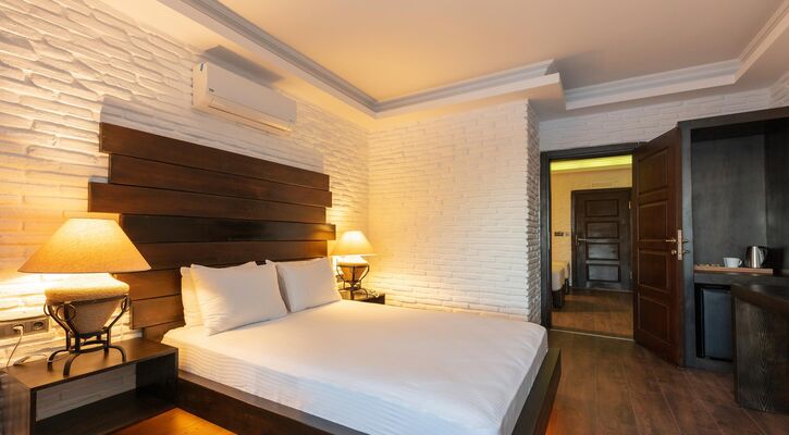 Manaspark Deluxe Hotel