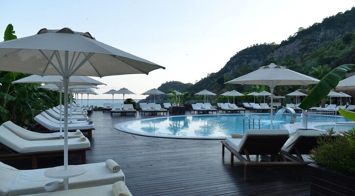 Manaspark Deluxe Hotel