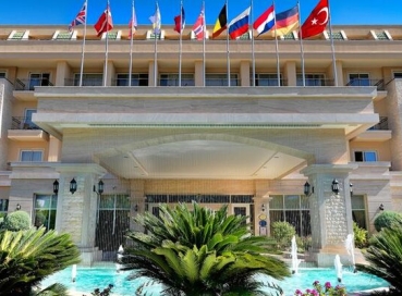 Crystal Deluxe Resort & Spa