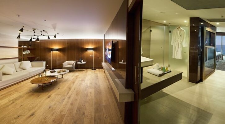 Elexus Hotel Resort