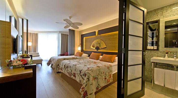 Limak Lara Deluxe Hotel