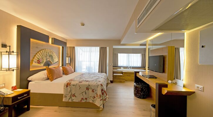 Limak Lara Deluxe Hotel