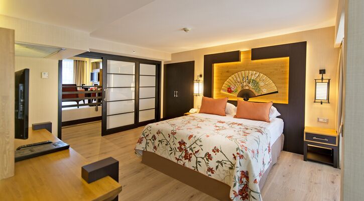 Limak Lara Deluxe Hotel